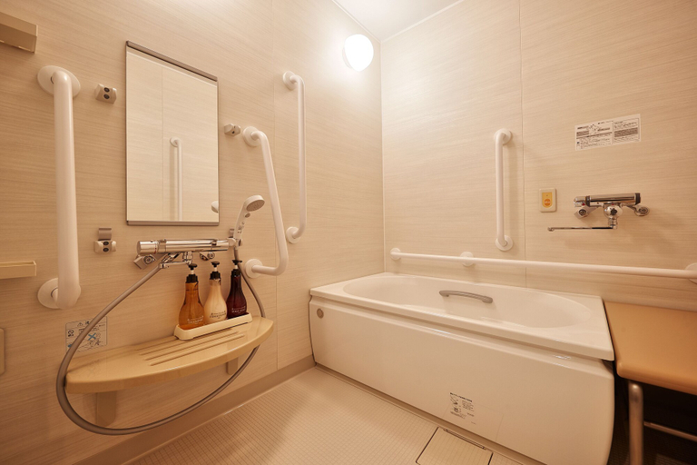 Bathroom 3, Y'sinn Naha Orokuekimae, Naha