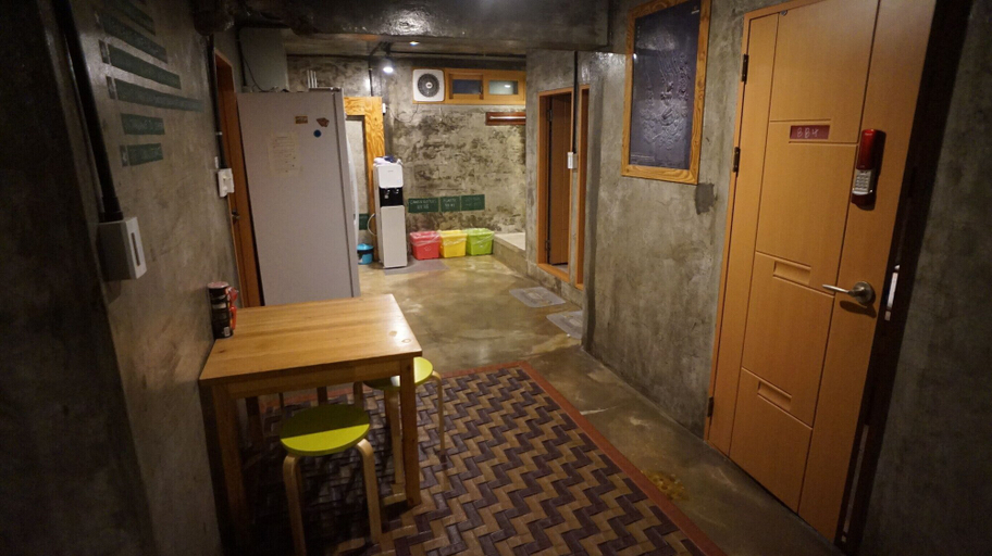 Others 3, Guesthouse H, Jongno