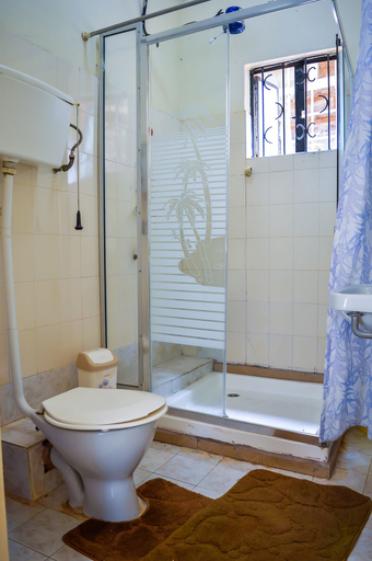 Bathroom 3, Rosslyn Studios, Westlands