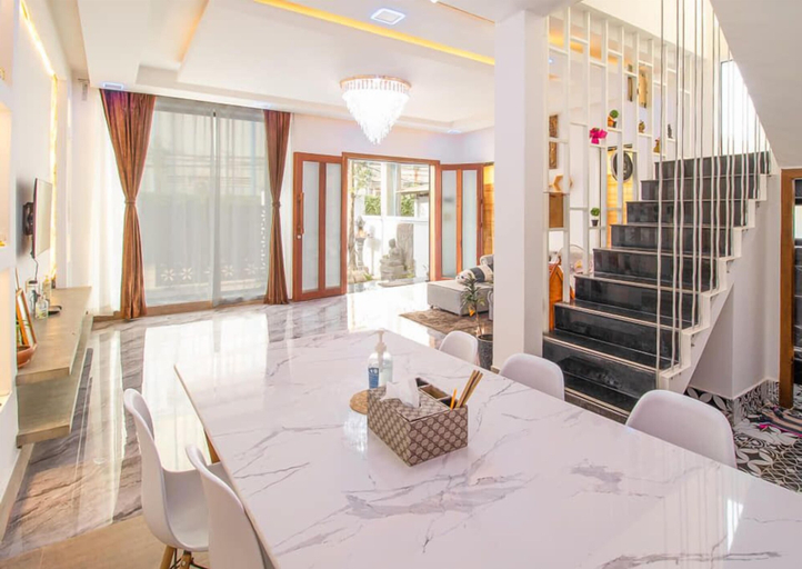 Restaurant, Central Modern Private Villa by La San, Siem Reap