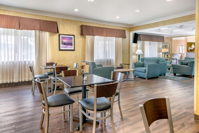 Food & Drinks 5, Clarion Pointe Medford, Jackson