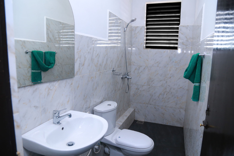 Bathroom 3, Villa 142, Dehiwala-Mount Lavinia