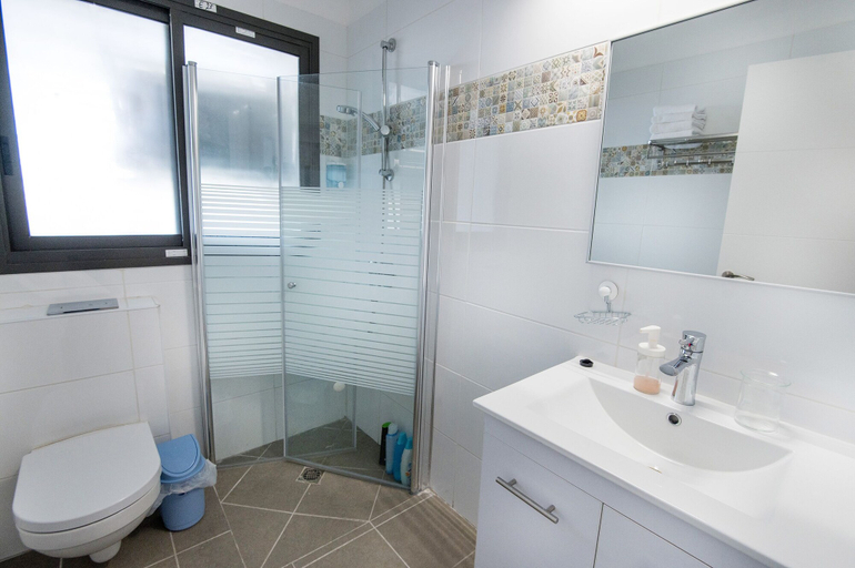 Bathroom, Nino Lighthouse
