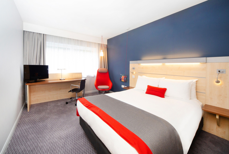 Bedroom 2, Holiday Inn Express FOLKESTONE - CHANNEL TUNNEL by IHG, Kent