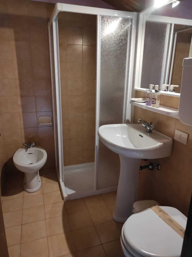 Bathroom 5, Albergo Stella d'Italia, Trento