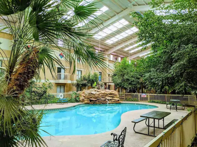 Sport & Beauty 1, Atrium Inn, Pecos