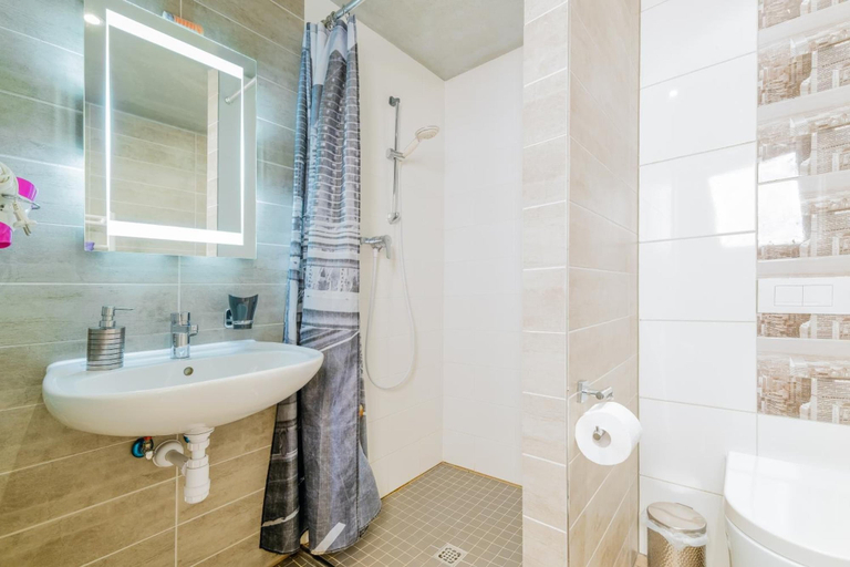 Bathroom 5, Hotel 108, Stormarn