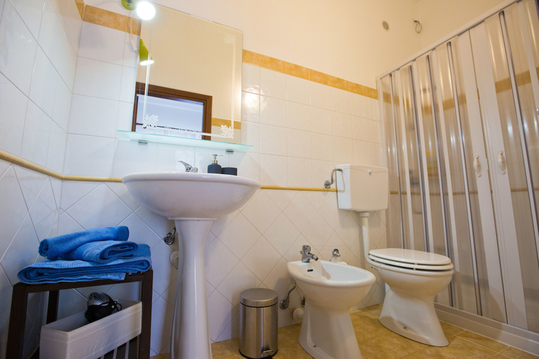 Bathroom 3, Il Paesino, Catania