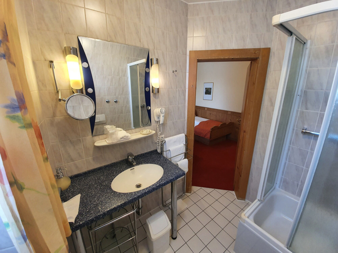 Bathroom 5, Hotel Hoyacker Hof, München
