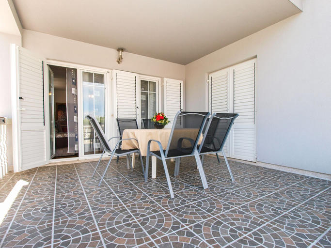 Others 4, Apartment 692, Premantura