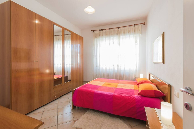 Bedroom 5, JOIVY Elly's Terrace-old City, Lucca
