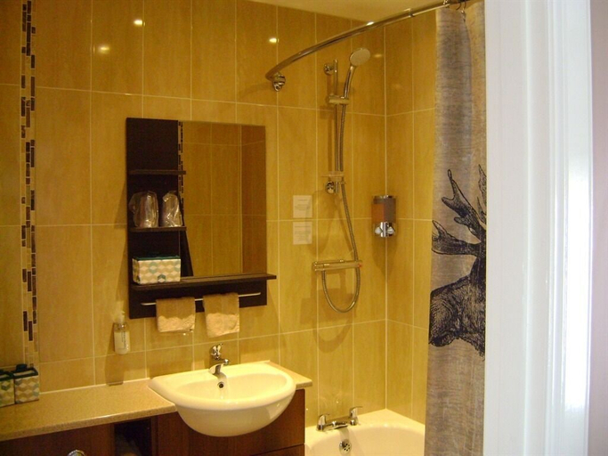 Bathroom 3, The Commercial Hotel, Aberdeenshire