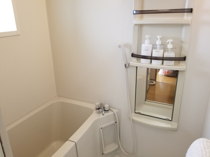 Bathroom 3, Hosei Apartment 101, Kobe