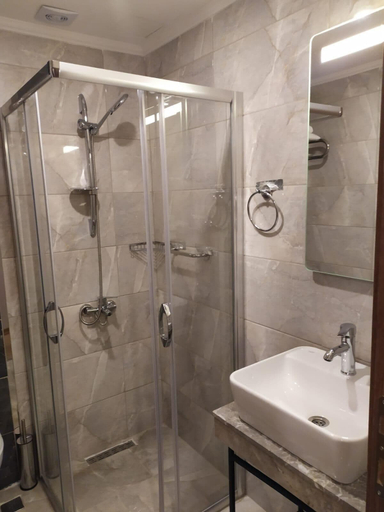 Bathroom 5, Nupera Hotel, Beyoğlu