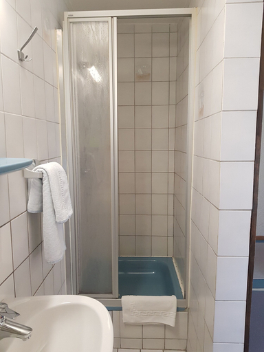 Bathroom 2, Hotel - Pension - Weller, Offenbach