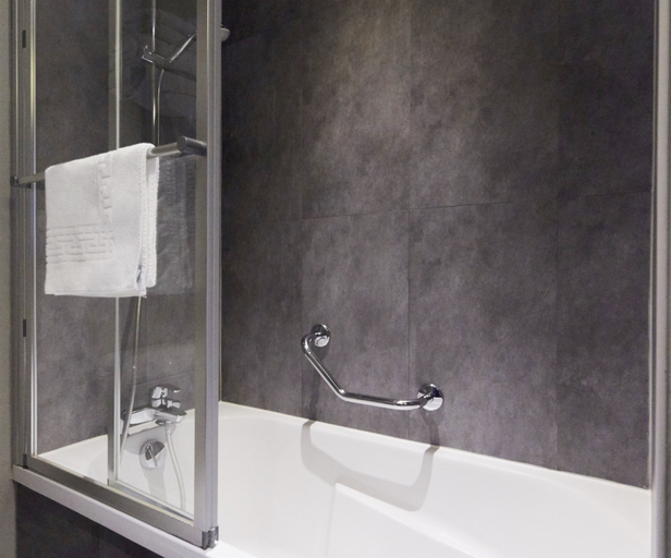 Bathroom 4, Hotel Paris Villette, Paris