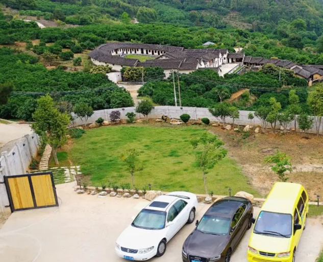 Public Area, One House, Meizhou