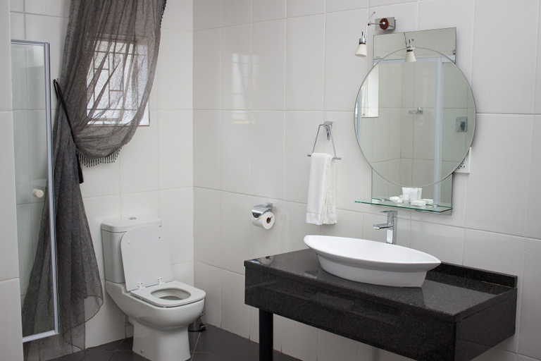Bathroom 4, Big Ben Lodge, Capricorn