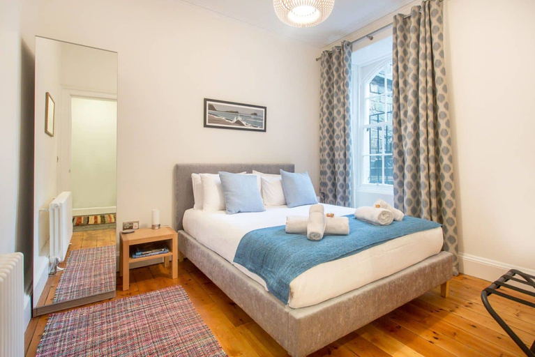 Bedroom 3, JOIVY Spacious 2 Bed Apt in Ideal City Centre Location, Edinburgh
