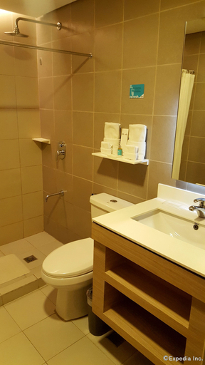 Bathroom 3, Microtel by Wyndham Baguio, Baguio City