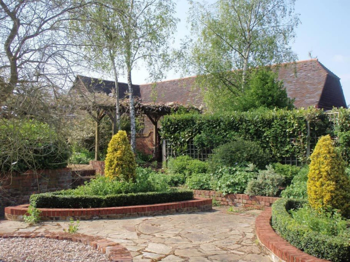 Others 5, Oak Cottage, Kent