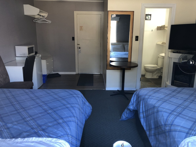 Bedroom 4, Edgewater Motel and Campground, Timiskaming
