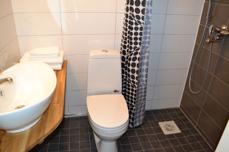 Bathroom 4, Salpalinjan Hovi, South Karelia