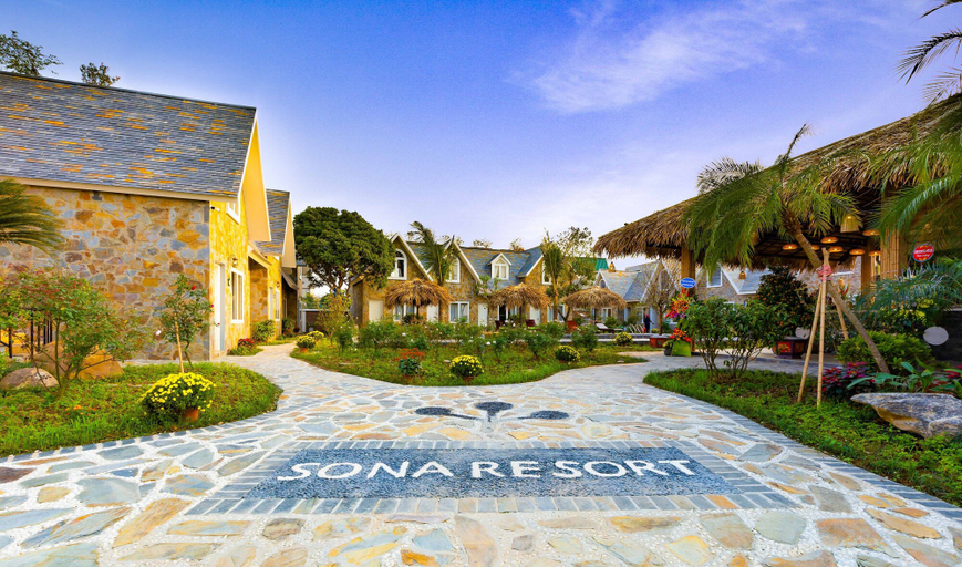 Exterior & Views