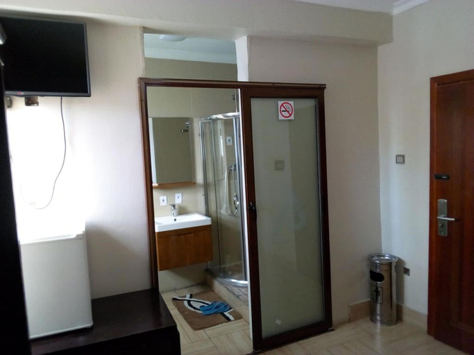 Bathroom 4, Aabiya Lodge, Ndola