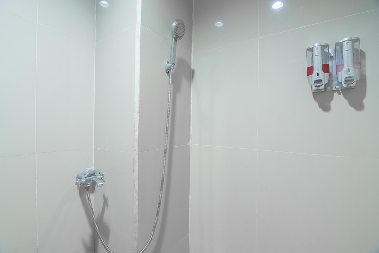 Bathroom 2, RedDoorz @ Jalan Cilik Riwut Kapuas, Kapuas