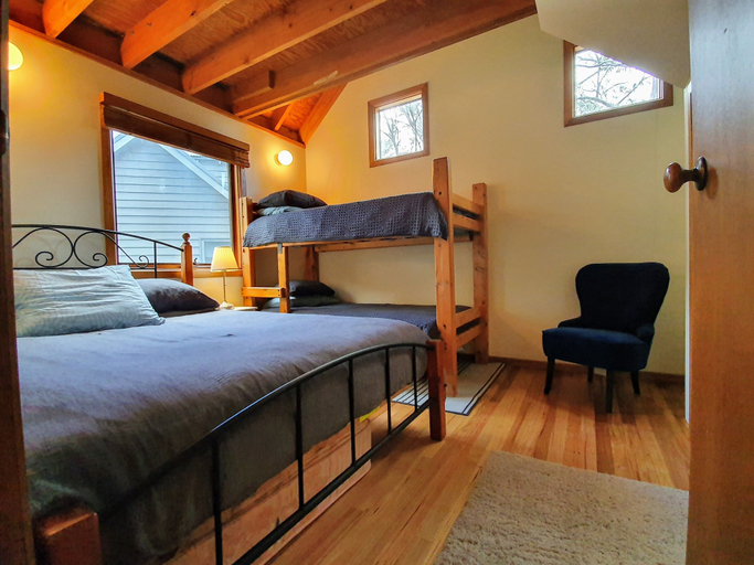 Bedroom 2, SNOWED INN apartment, Alpine - East