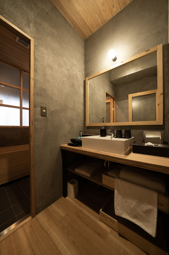 Bathroom 4, Yoichi LOOP, Yoichi