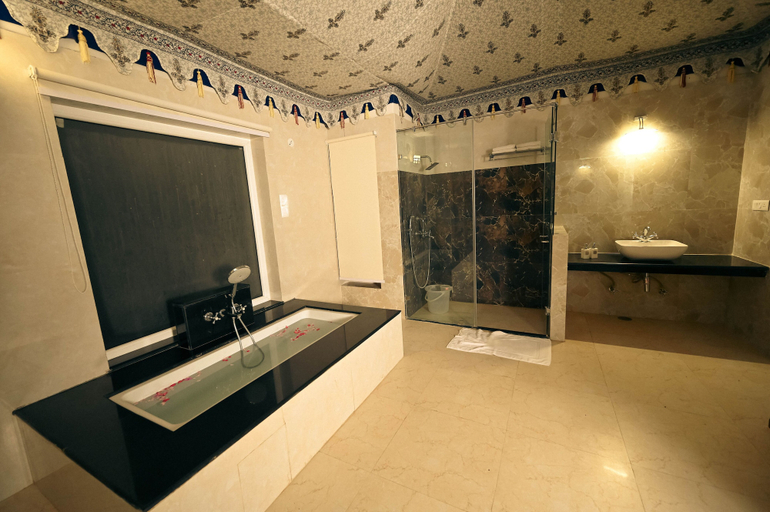 Bathroom 5, Clarks Safari Ranthambore, Sawai Madhopur