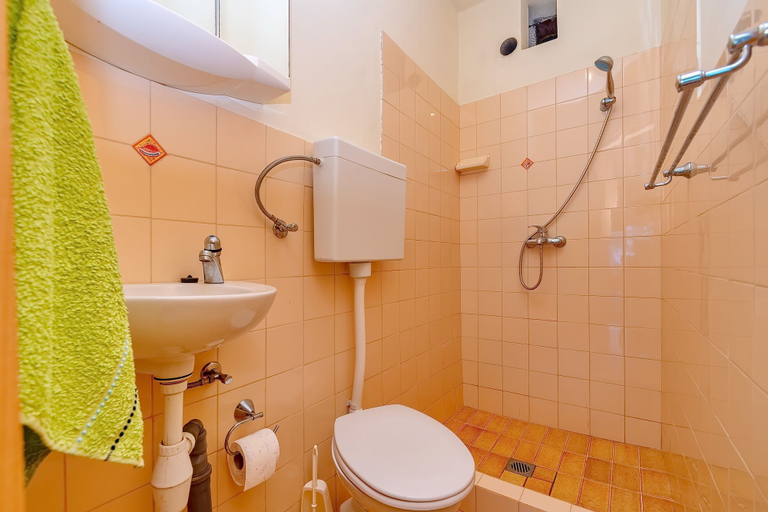 Bathroom, House Hidden Bay, Blato