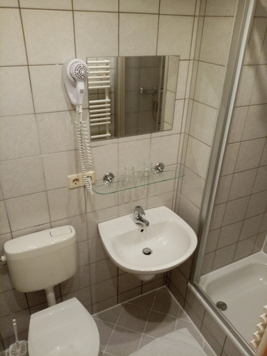 Bathroom, Pension & Gaststätte Sommerfrische, Erzgebirgskreis