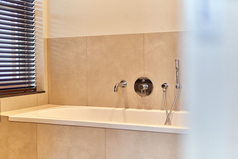 Bathroom 5, Hotel The Yard, Veghel