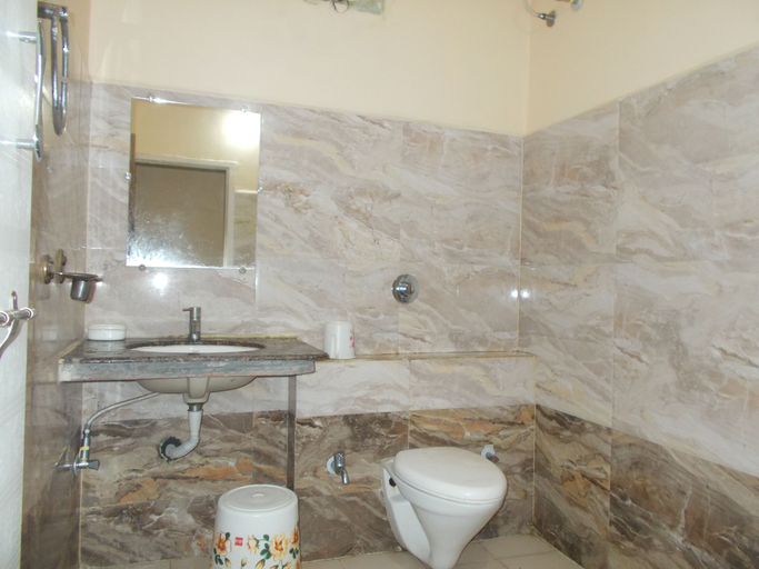 Bathroom, Hotel Rajvansh, Narsimhapur