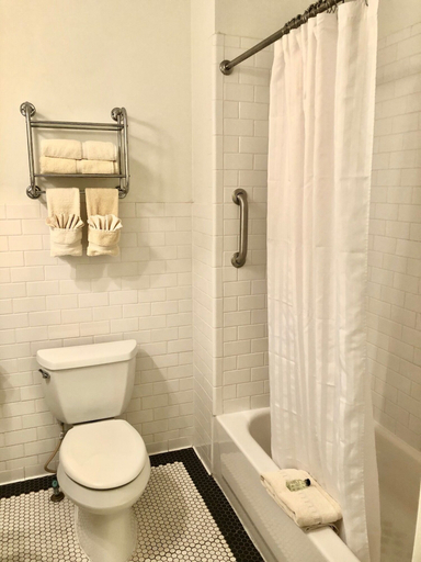 Bathroom 4, Hotel El Capitan, Culberson