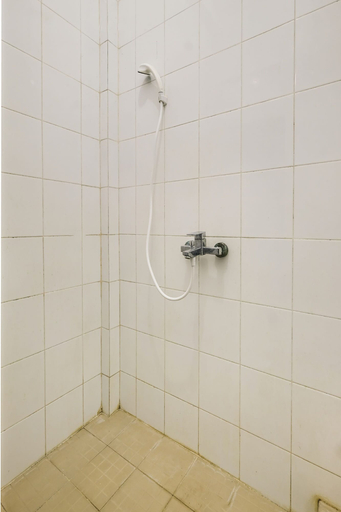 Bathroom 4, Hotel O Camel Residence, Semarang