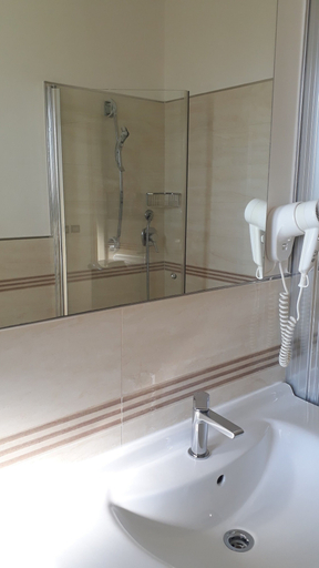Bathroom 4, Marbella, Ravenna