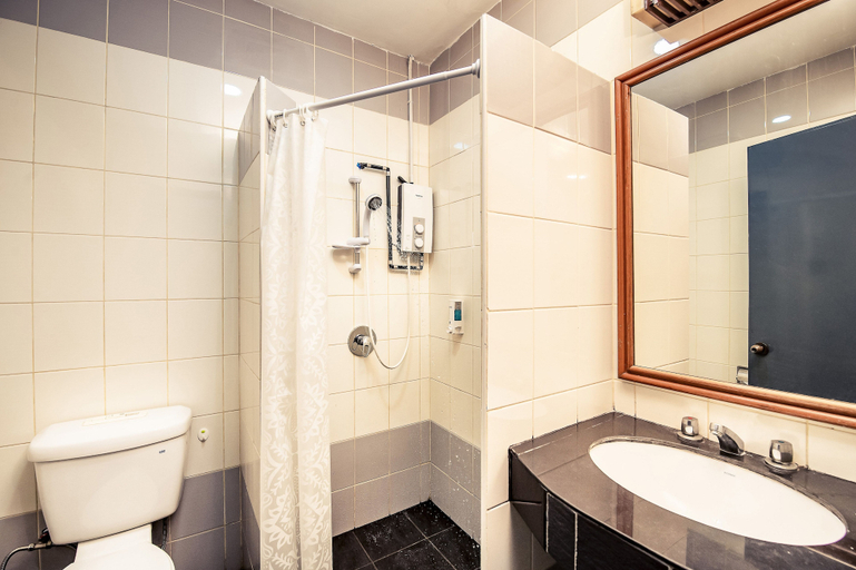 Bathroom 3, Pertama Lodge, Tawau