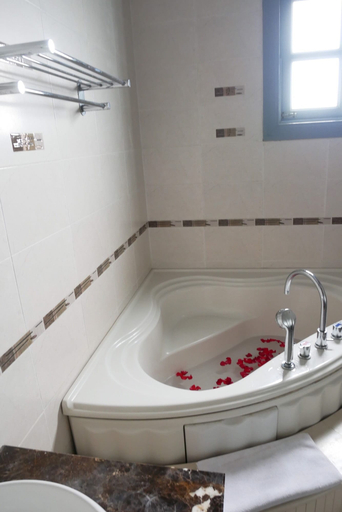 Bathroom 5, Rembrandt Hotel Nha Trang, Nha Trang