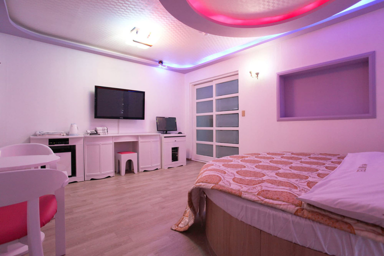 Bedroom 2, Whitehouse Motel, Seosan