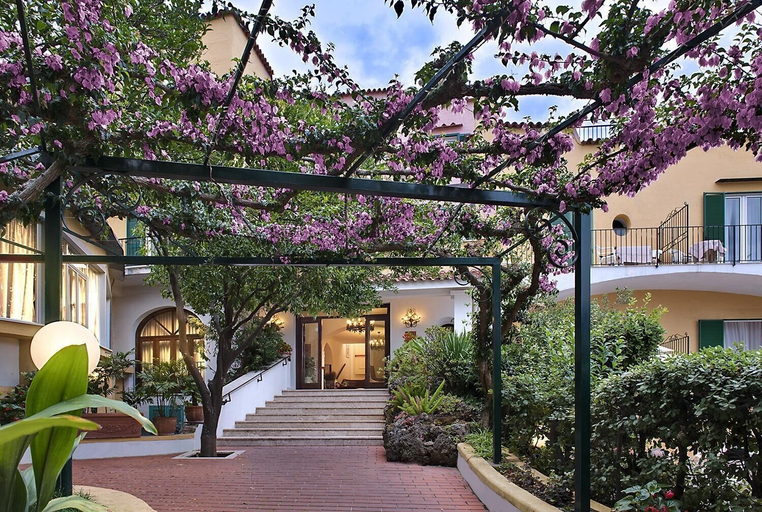 Exterior & Views 2, Hotel Royal Terme, Napoli
