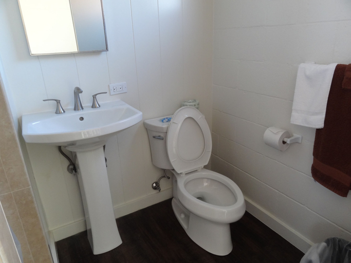 Bathroom 4, Tip Top Motel Cafe & Bakery, Kauai