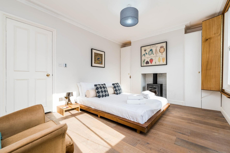 Bedroom 2, Stunning 3BD Flat With Garden in Shoreditch Zone 1, London