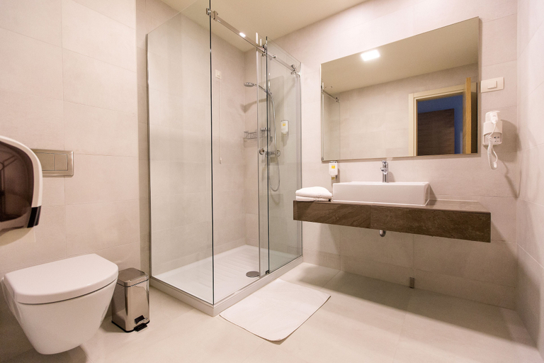 Bathroom 5, Hotel Crikvenica, Crikvenica