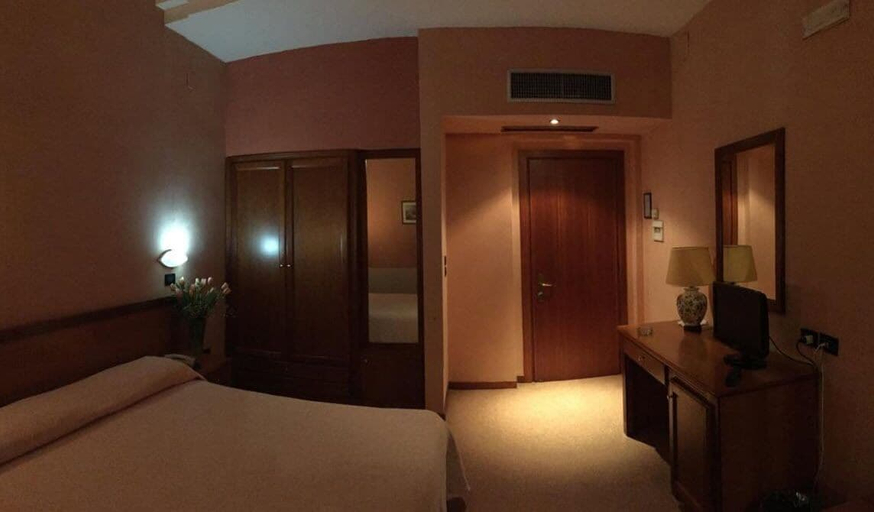 Bedroom 2, Hotel Giardino Degli Aranci, Napoli