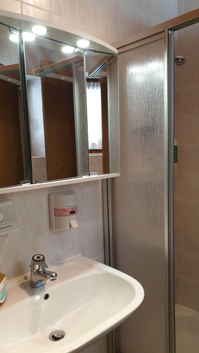Bathroom 4, Pension Hubertushof, Neunkirchen