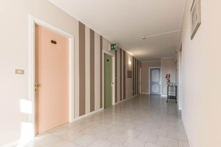 Others 5, Hotel Maris, Parma